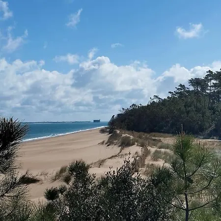 Maison De Village, A La Semaine Min, Bord De * New Translation